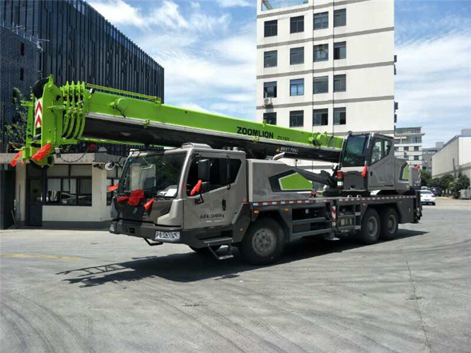 平乡县跨街广告牌的高空安装注意事项